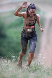 Exemplo de exercício de cardio ao ar livre, como corrida, bicicleta ou caminhada